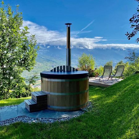 Eco Lodge With Jacuzzi And View In The Swiss Alps Grone Экстерьер фото