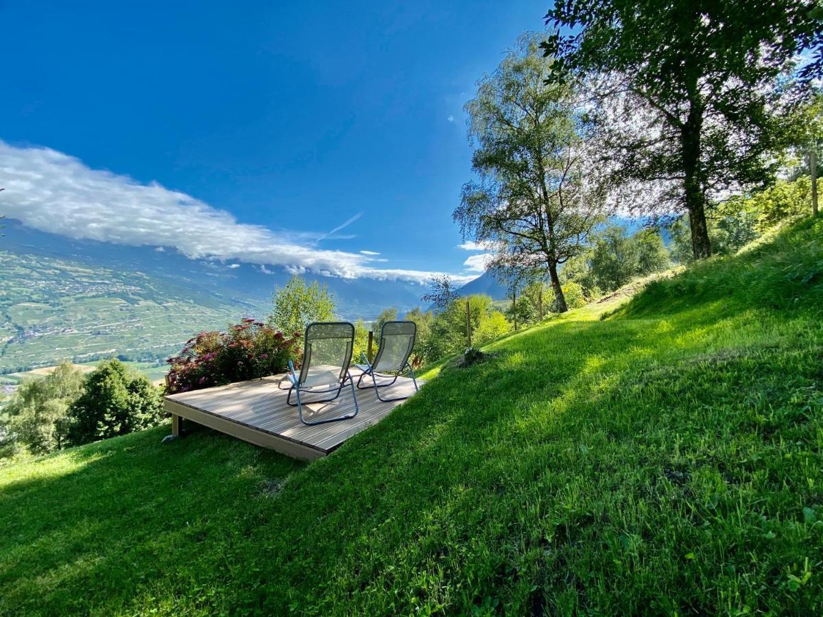 Eco Lodge With Jacuzzi And View In The Swiss Alps Grone Экстерьер фото
