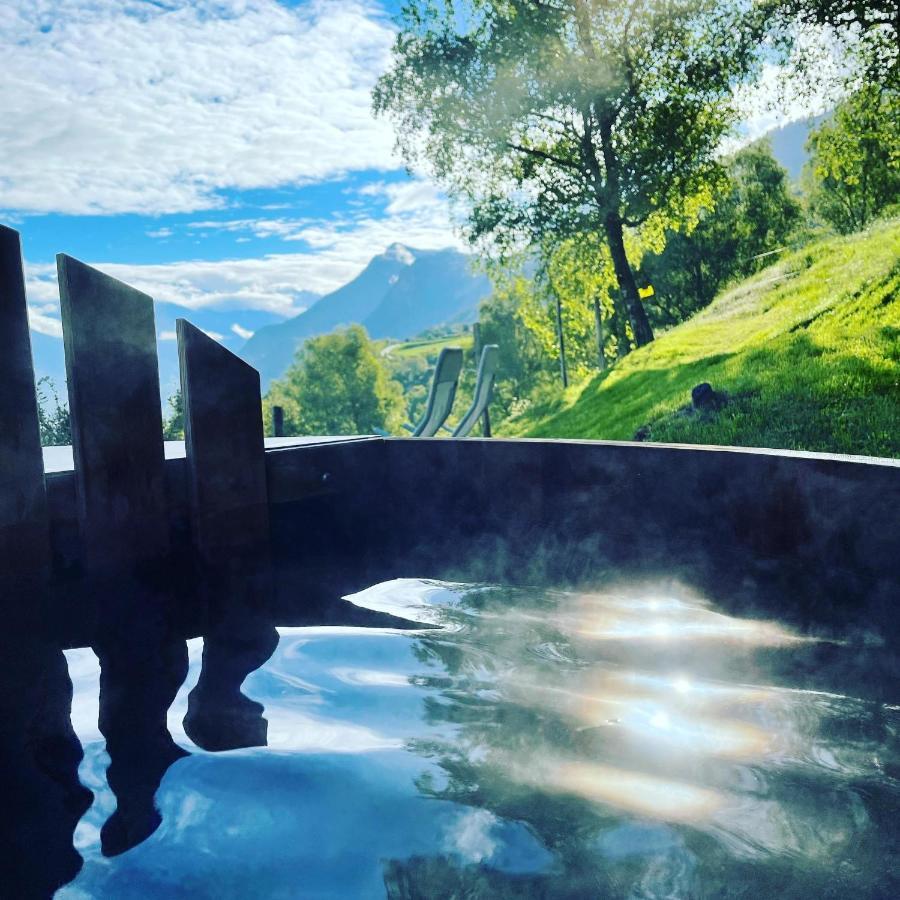 Eco Lodge With Jacuzzi And View In The Swiss Alps Grone Экстерьер фото