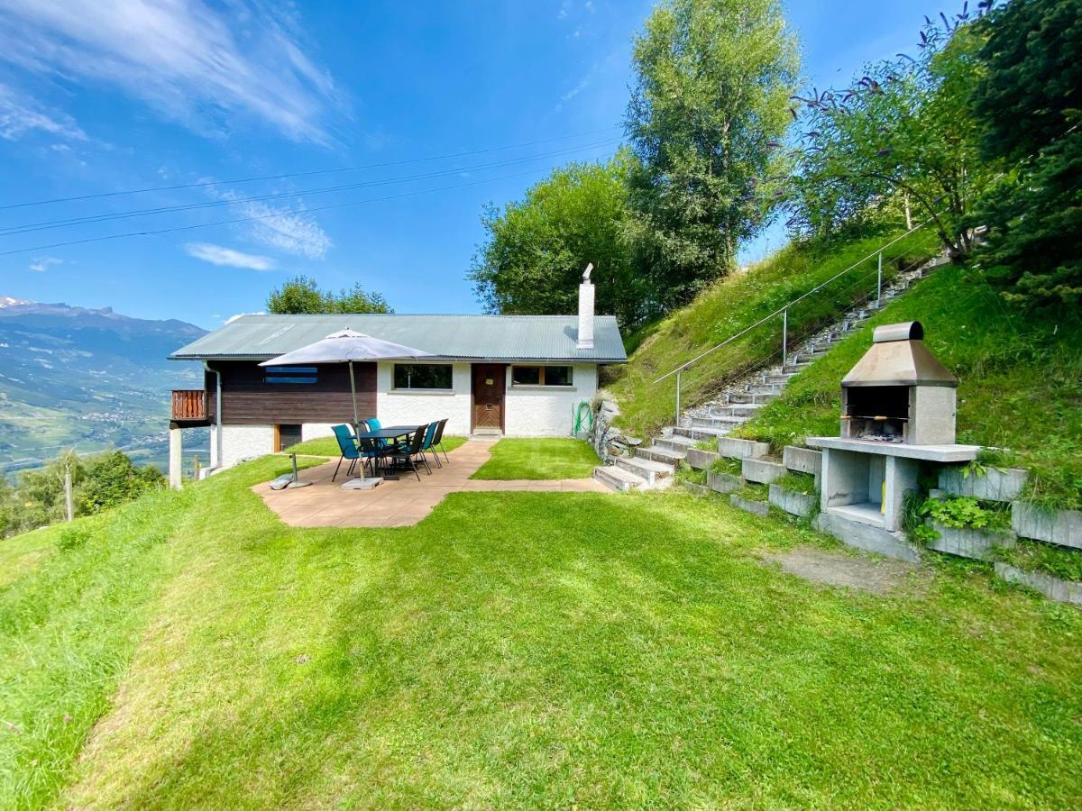 Eco Lodge With Jacuzzi And View In The Swiss Alps Grone Экстерьер фото