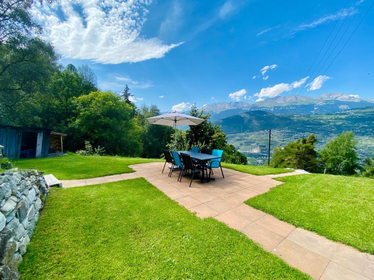 Eco Lodge With Jacuzzi And View In The Swiss Alps Grone Экстерьер фото